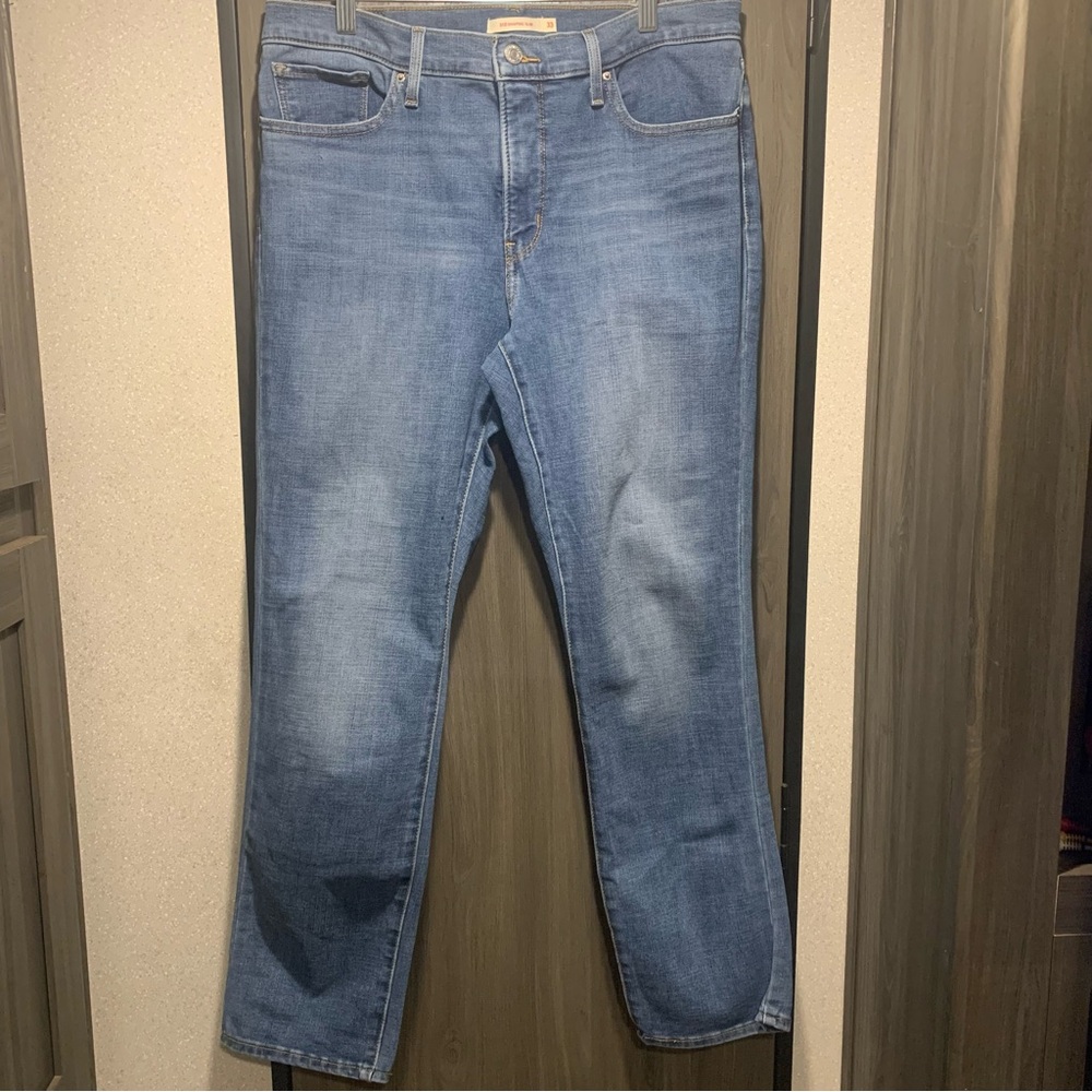 Levi’s 312 Shaping Slim Blue Jean Size 33